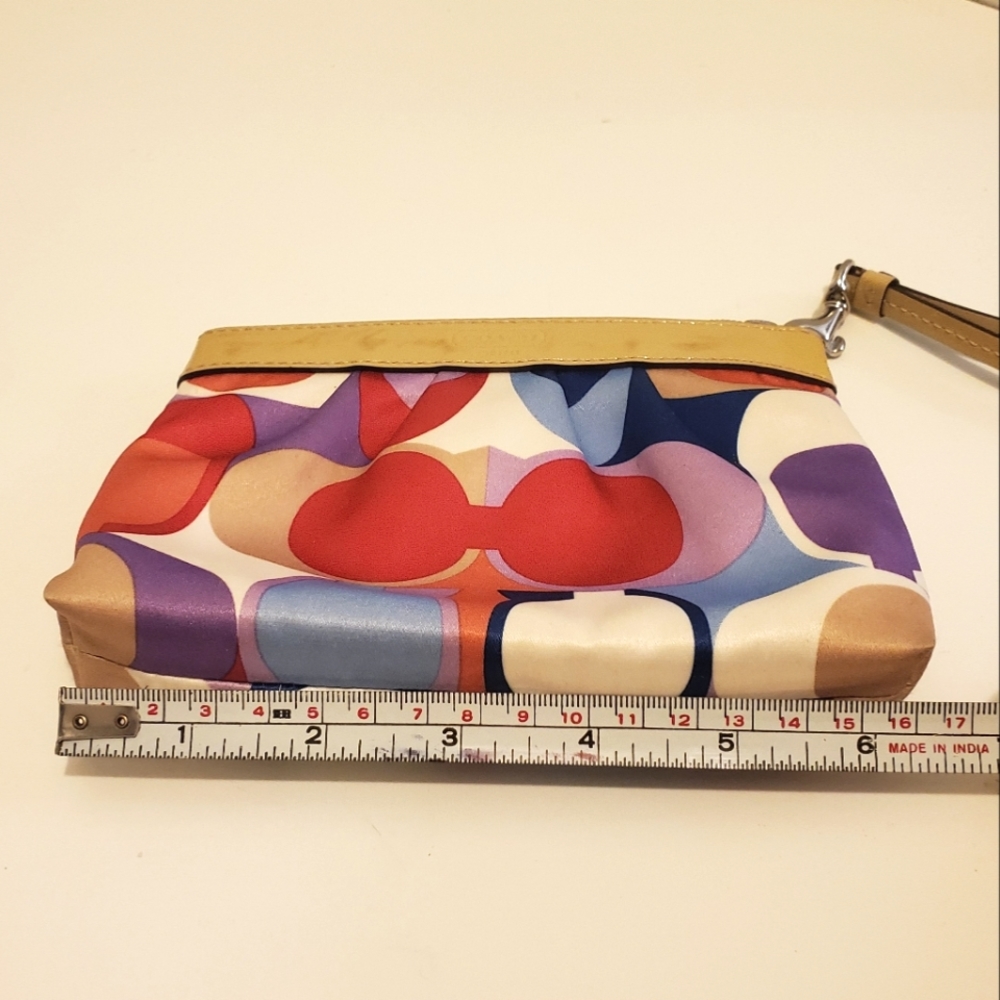 Coach wristlet - Picture 4 of 5